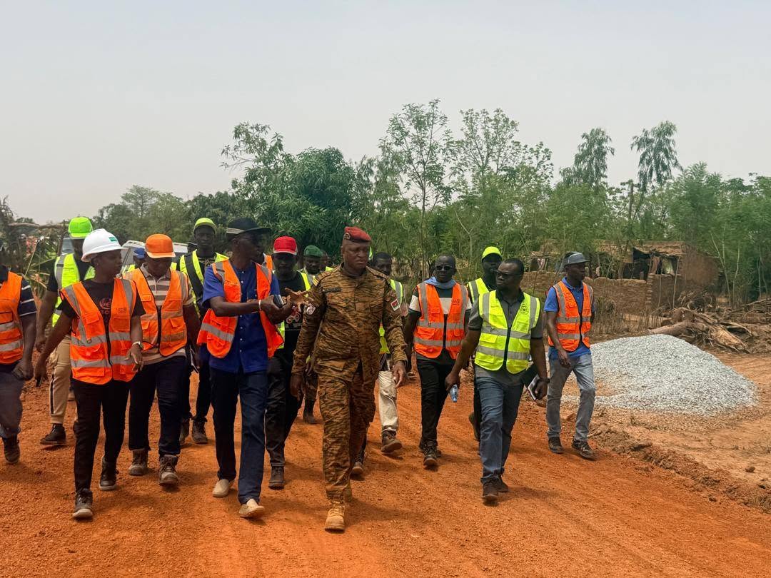 Ouahigouya : Le Commandant Ollo PALENFO sur le terrain pour accélérer les chantiers d&rsquo;assainissement